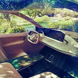 BMW iNext 2021 - nur zwei kleine Displays im Innenraum