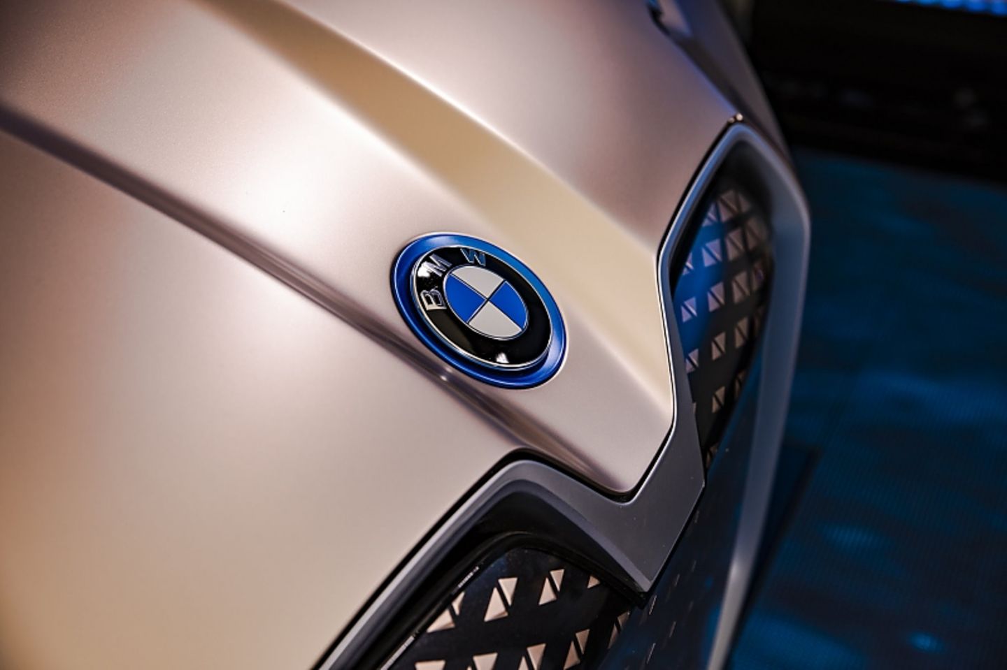 BMW iNext 2021 - Kühlergrill mit Hasenzahn