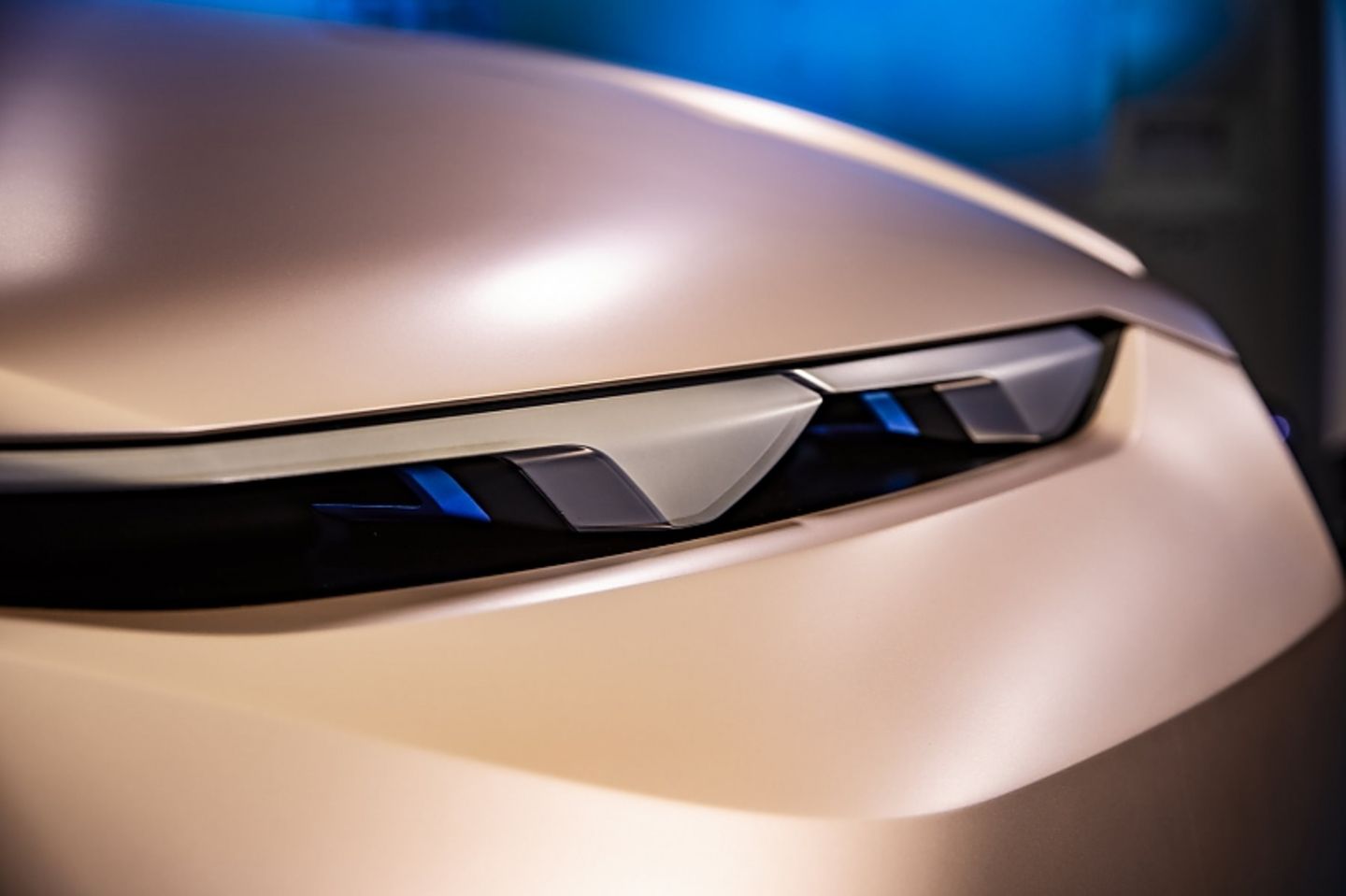 BMW iNext 2021 - schmale LED-Augen