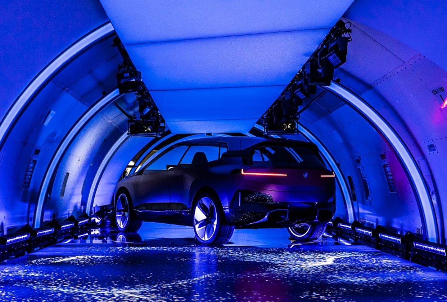 BMW iNext 2021