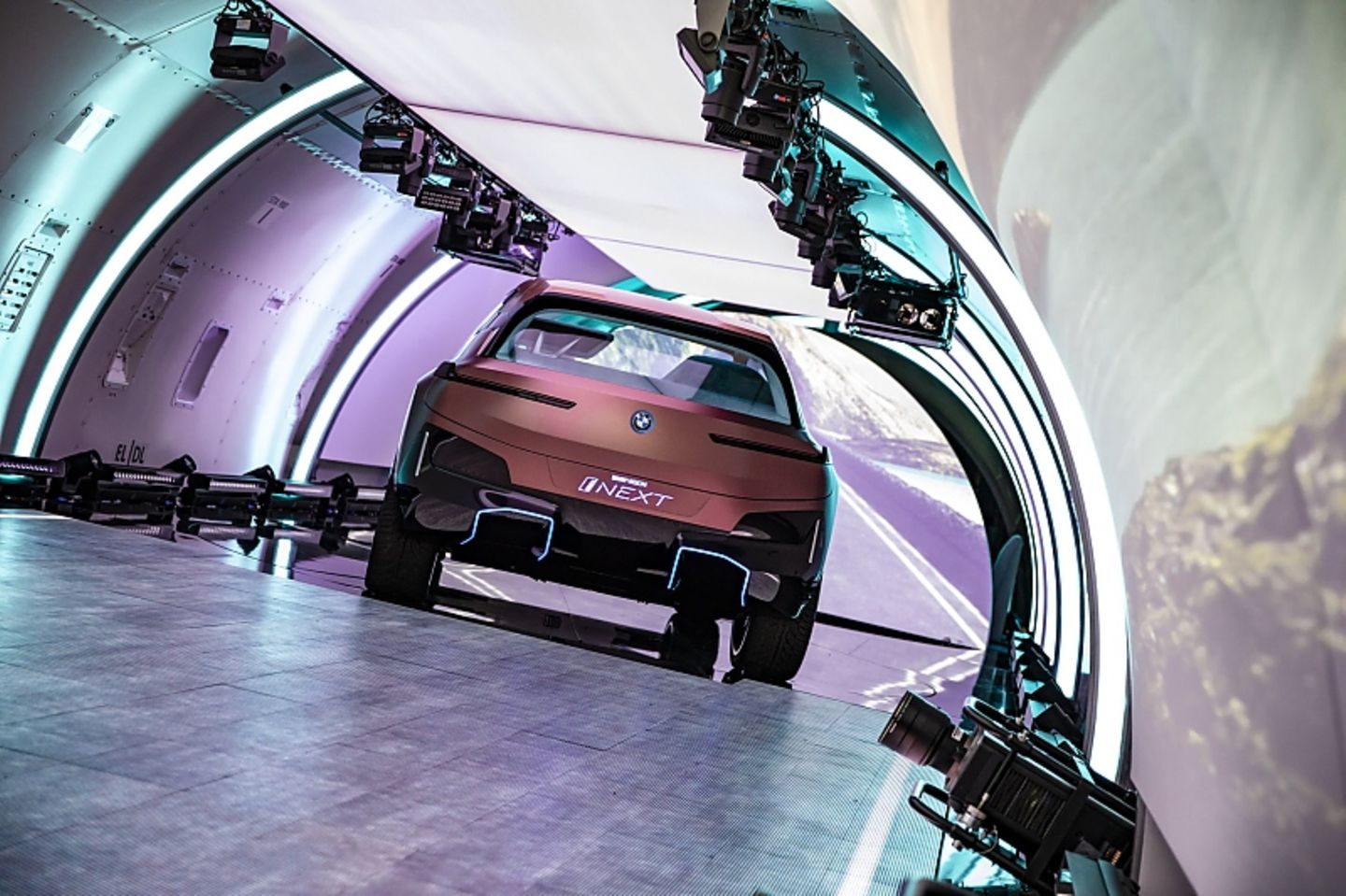 BMW iNext 2021