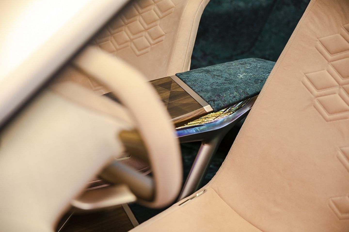 BMW iNext 2021