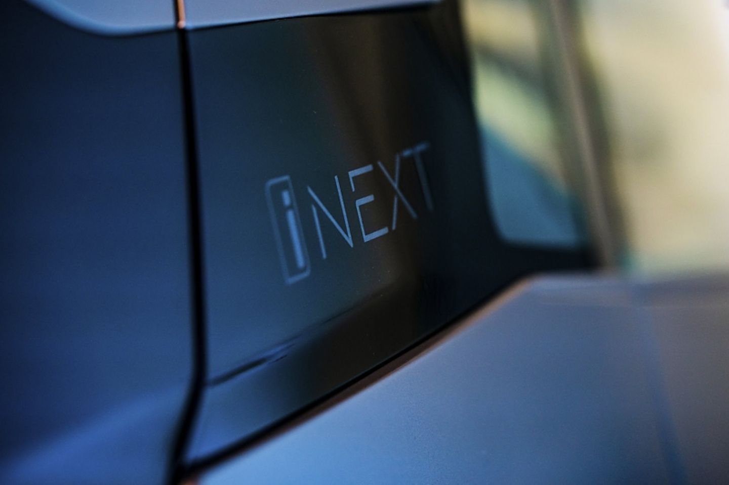 BMW iNext 2021