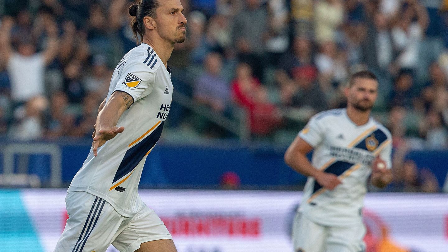 Zlatan Ibrahimovic feiert sein 500. Tor