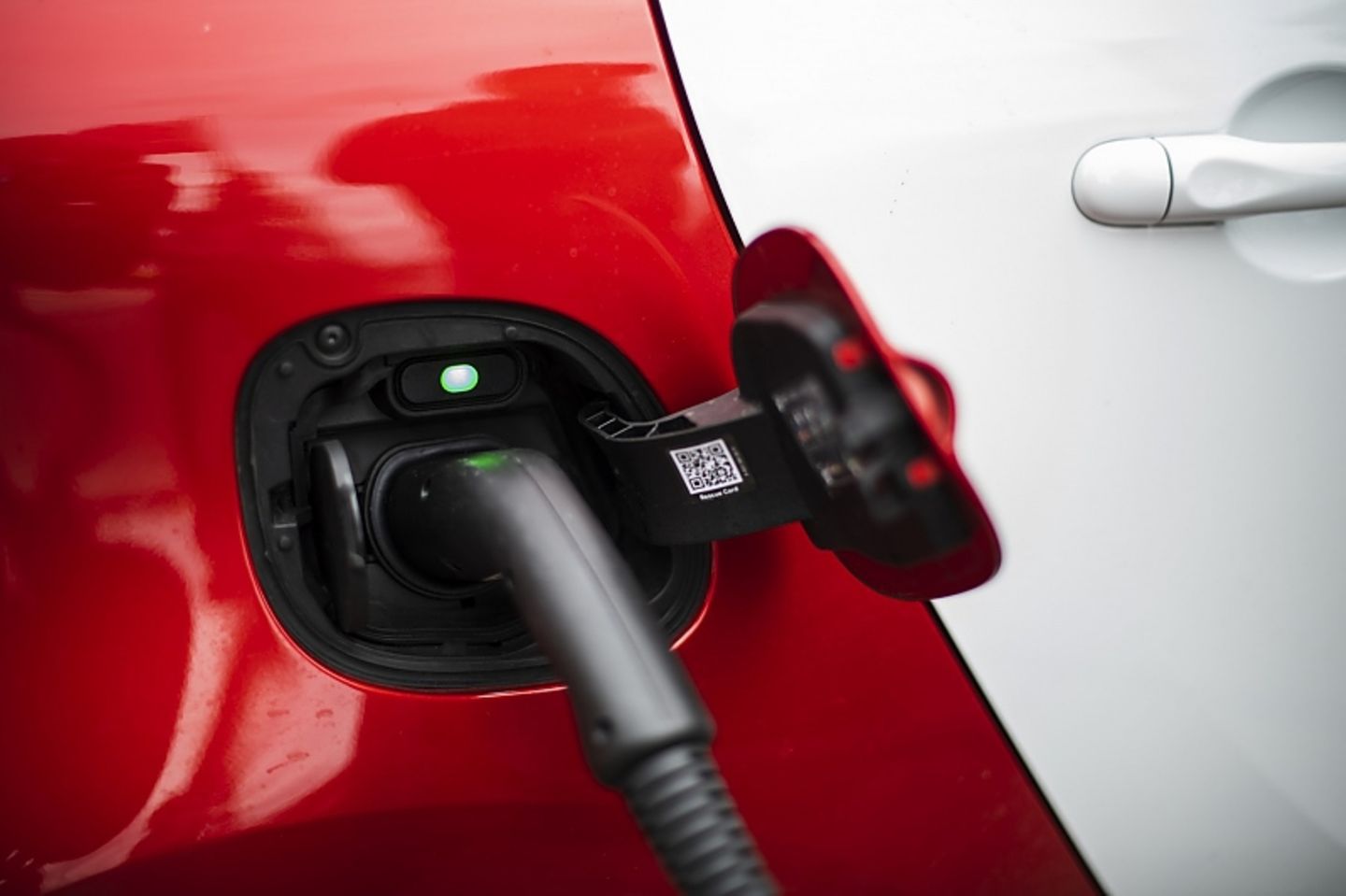 Das Tanken klappt auch beim Smart EQ problemlos