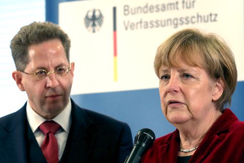 Angela Merkel rückt von Verfassungsschutz-Chef Hans-Georg Maaßen ab