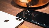 Zum Vergleich: Hier die Rückkamera des Galaxy S9 Plus. Unter der Doppellinse ist ein Fingerabdruckscanner angebracht. Das iPhone verzichtet auf dieses Feature.