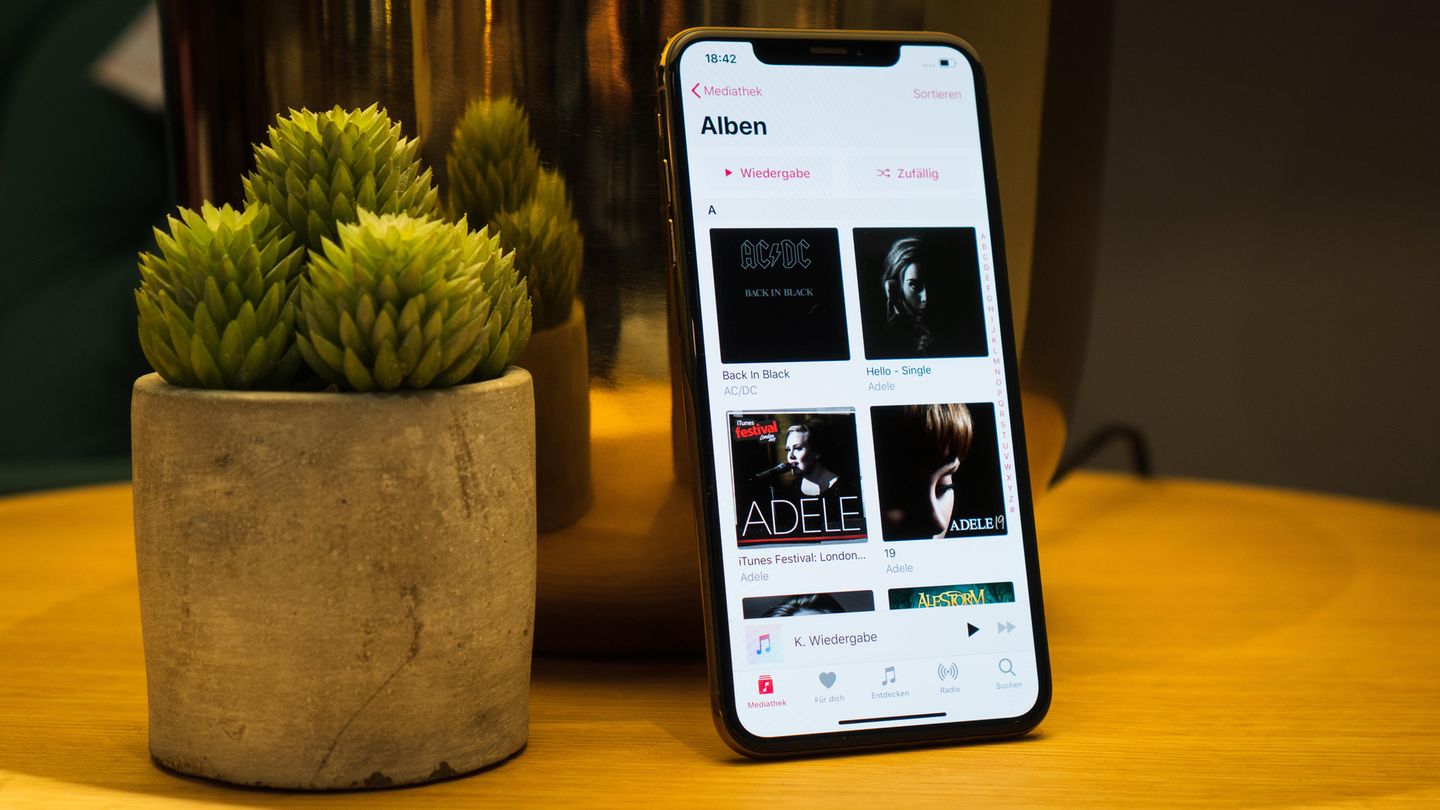 Die neuen Modelle gibt es mit bis zu 512 Gigabyte Speicher. Das ist viel Platz für heruntergeladene Musik.