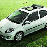 Renault Twingo  Einst war der Kulleraugen-Twingo Kult, der Nachfolger hat es nie zu diesem Status gebracht. Der Twingo in der zweiten Generation überzeugt mit seinem großzügigen Raumkonzept und cleveren Detaillösungen. Vor allem machen seine Preise den Twingo interessant. Bei gleichen Daten kostet ein gebrauchter Twingo die Hälfte des Preises eines VW Polos. Dafür nervt er mit französischer Nachlässigkeit in der Verarbeitung.  Preisbeispiel: Renault Twingo 1.2 16V Night & Day – 76 PS - Erstzulassung 08/2009 – Kilometerstand 82.000 km – Preis: 2600 Euro