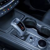 Unter dem Knauf der Automatik ist im Cadillac XT4 erstmals ein Drehknopf zur Bedienung zu finden