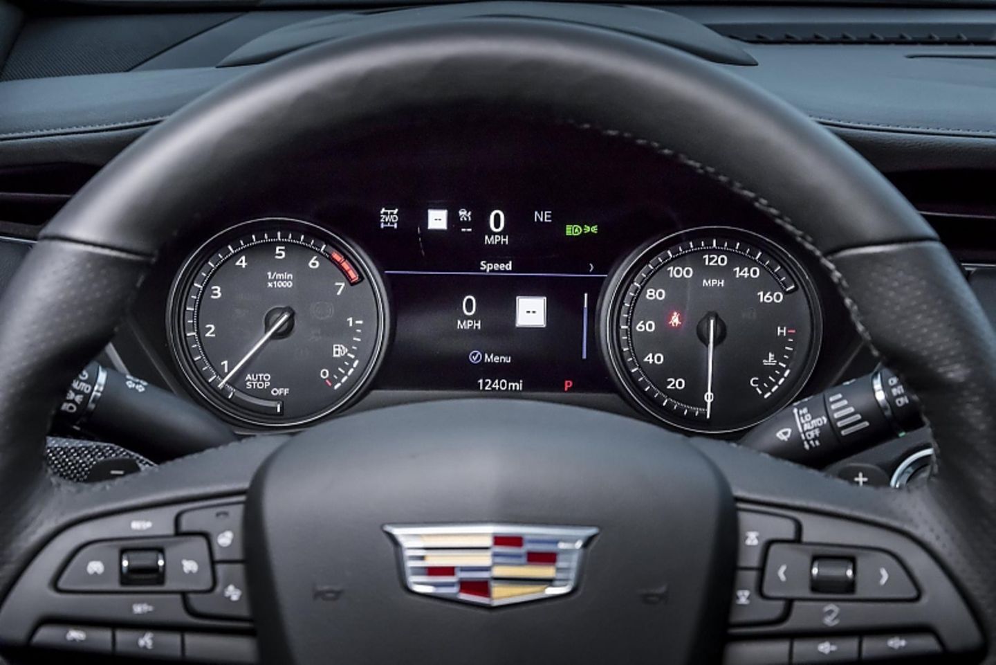 Gut lesbar: Das Zentralinstrument im Cadillac XT4