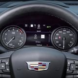 Gut lesbar: Das Zentralinstrument im Cadillac XT4