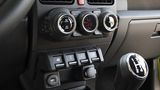Suzuki Jimny 1.5 - Schalterquartett in der Mittelkonsole