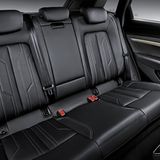 Im Fond gibt es auch eine Durchlade