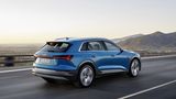 Nach weniger als sechs Sekunden erreicht der Audi e-tron Landstraßentempo