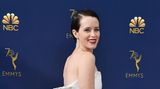 Zwangsjacke oder zusammengeknotetes Bettlaken? Das Designerkleid von Schauspielerin Claire Foy weckt merkwürdige Assoziationen.