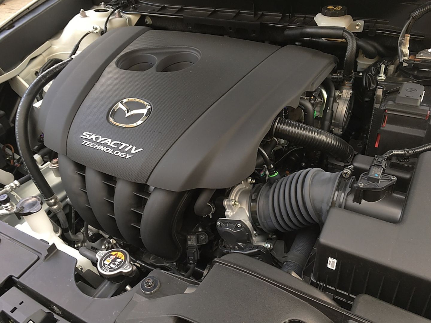 Der überarbeitete Benziner im Mazda CX-3 leistet ab 121 PS