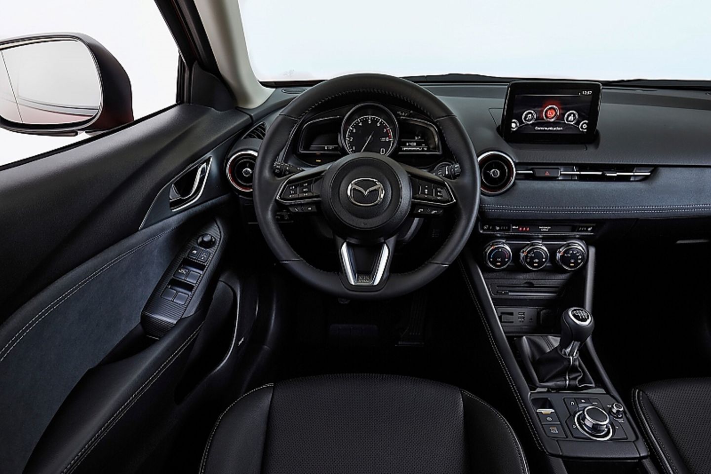 Das Cockpit im Mazda CX-3 2019