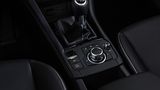 Endlich: Im Mazda CX-3 stört kein Handbremshebel mehr an der Mittelkonsole