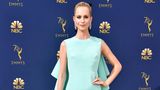 Das Modell Lampenschirm darf auch auf keinem roten Teppich fehlen: Bei den Emmys präsentierte Poppy Delevingne eine mintgrüne Variante von Giambattista Valli