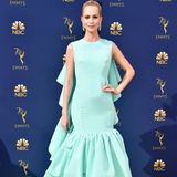 Das Modell Lampenschirm darf auch auf keinem roten Teppich fehlen: Bei den Emmys präsentierte Poppy Delevingne eine mintgrüne Variante von Giambattista Valli