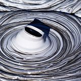 Wie schlecht verrührte Wandfarbe: Vulkanische Gase oxidieren mit Luft – und bilden 100 Grad heißen Tonschlamm