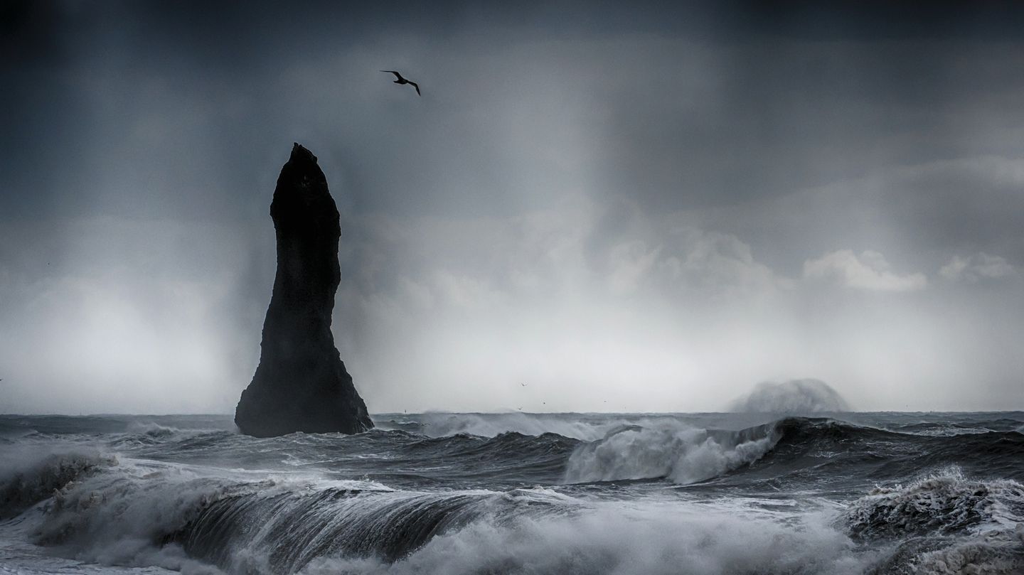 Zu Stein erstarrte Trolle? Legenden umranken die Basaltformationen im Süden Islands