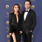 Keri Russell und Matthew Rhys lernten sich am Set der Serie "The Americans" kennen. Dort spielen sie ein russisches Spionen-Paar. Inzwischen sind sie auch im echten Leben liiert und Eltern eines Sohnes. Zu den Emmys kamen sie stilvoll im schwarzen Partnerlook.
