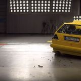 In dieser Ansicht sieht der Wagen nach dem Crash noch einigermaßen heil aus.