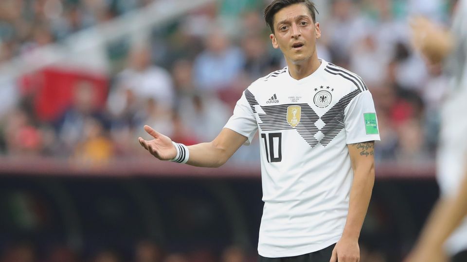Mesut Özil bei einem seiner letzten Einsätze im Nationalteam: Weiter Diskussion um Rassismusvorwürfe