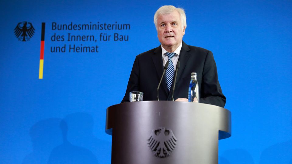 So rechtfertigt Bundesinnenminister Seehofer die umstrittene Wegbeförderung von Hans Georg-Maaßen