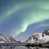Diese Aufnahme stammt von der Insel Austvågøya mit Blick auf den Fjord Gimsøystraumen