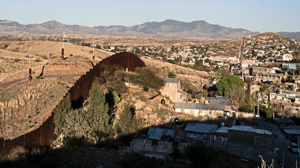 Die USA machte sie zu Illegalen: Die Grenze zu den USA in Nogales, Mexiko Die Grenze zu den USA in Nogales, Mexiko