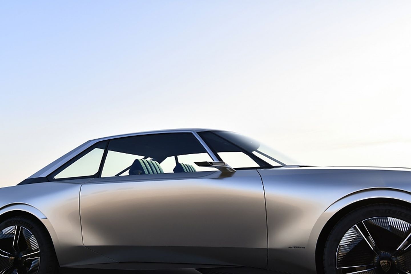 Peugeot e-Legend Concept 2018 - klassische Dachlinie