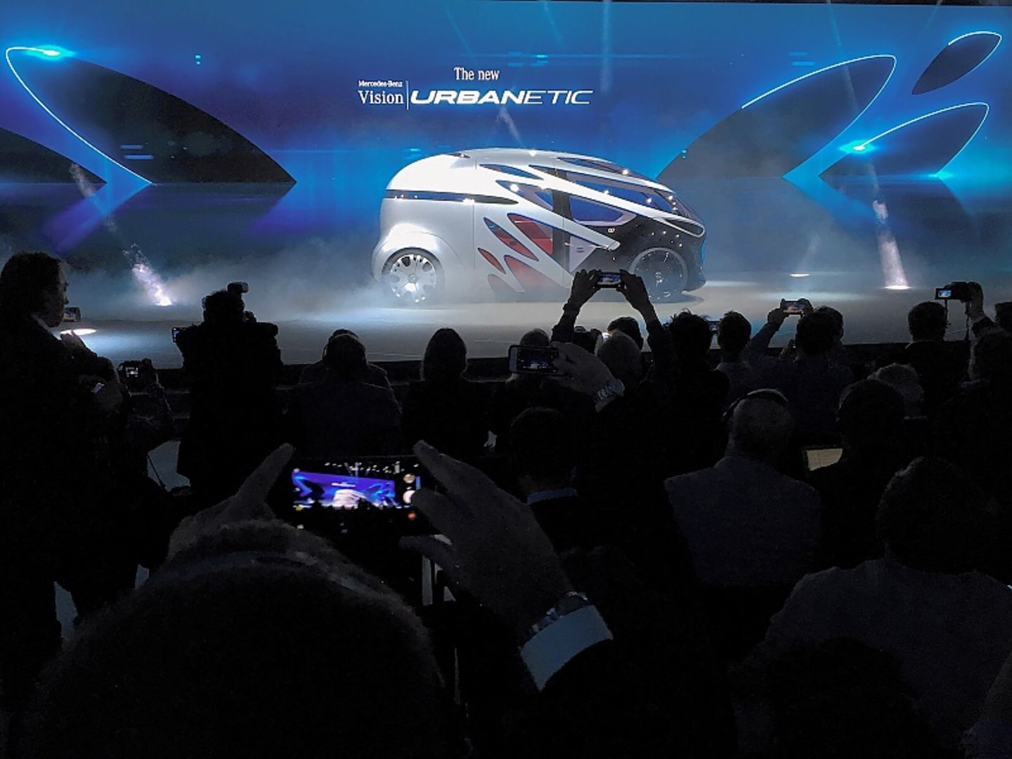 Daimler mit der Konzeptstudie Urbanetic auf der IAA Nutzfahrzeuge 2018