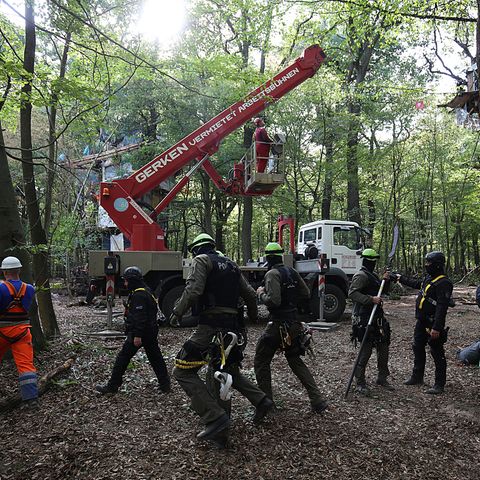 Eine Hebebühne des Verleihers Gerken im Hambacher Forst