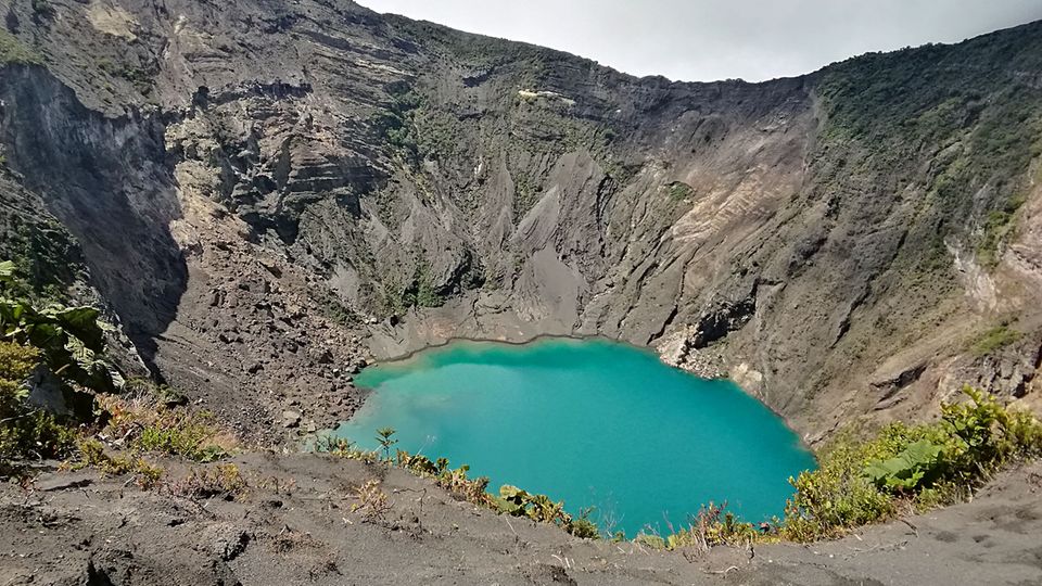 Tourismus: Ein Kilometer breit und 300 Meter tief: der Kratersee des Vulkans Irazú Ein Kilometer breit und 300 Meter tief: der Kratersee des Vulkans Irazú