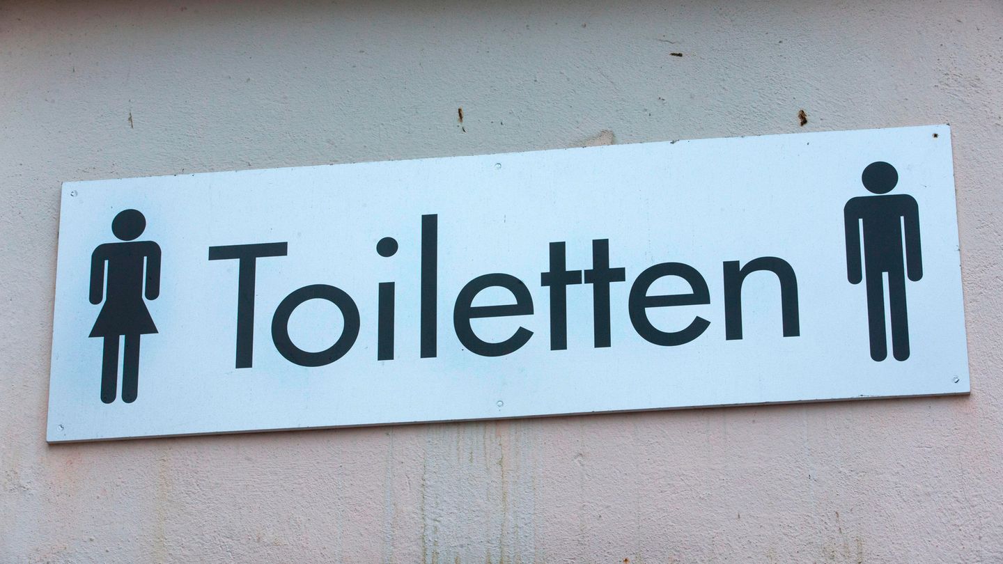 Putzmann: Schild einer öffentlichen Toilette