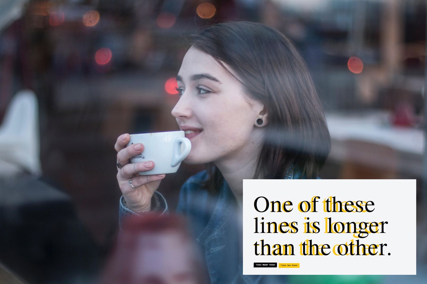 Eine junge Frau trinkt eine Tasse Kaffee