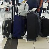 Reisegepäck und Packliste  Weniger ist mehr: Bewährt hat sich die Kombination aus einem Hauptgepäckstück und einem soliden Rucksack für Ausflüge und Mehrtagestouren. Nicht fehlen sollten folgenden Gegenstände: festes und wasserfestes Schuhwerk, Mücken- und Sonnenschutz (Brille und Kopfbedeckung), Adpater für US-Steckdosen mit 110 Volt,  Badebekleidung, langärmelige Hemden bzw. Blusen zum Schutz vor Moskitos, Regenschutz bzw. Poncho sowie eine Jacke für die Abendstunden und Fahrten zu den 3000 Meter hohen Vulkanen.