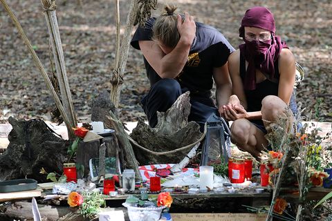 Trauer an der Absturzstelle im Hambacher Forst