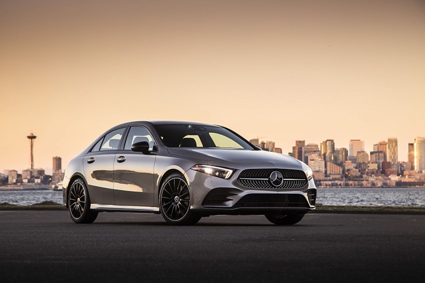 Mercedes A 220 4matic - 4,55 Meter lang