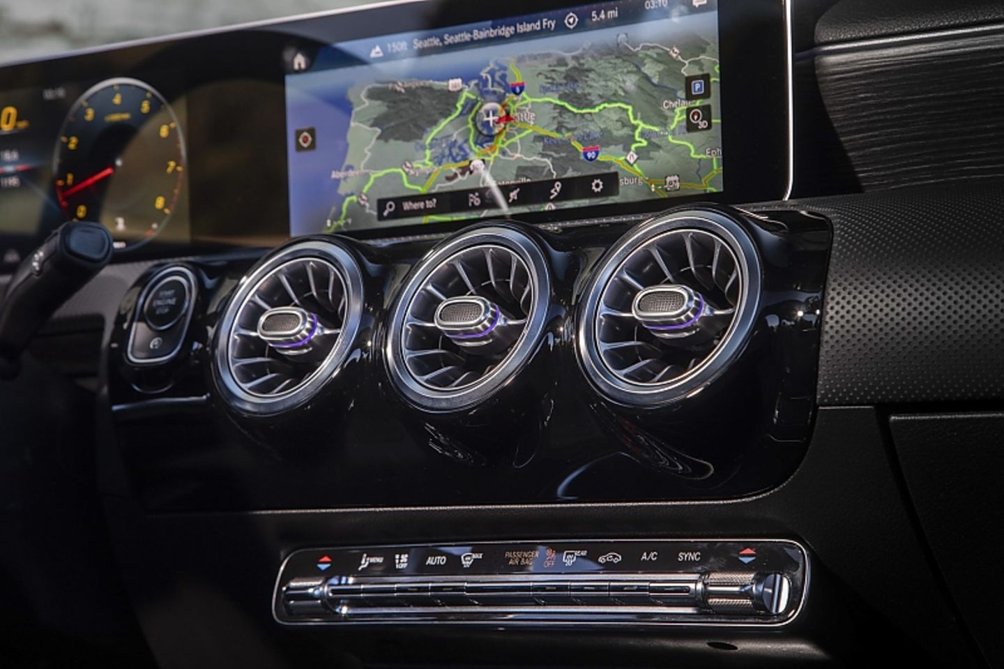 Mercedes A 220 4matic - mit zwei 10,25-Zoll-Displays
