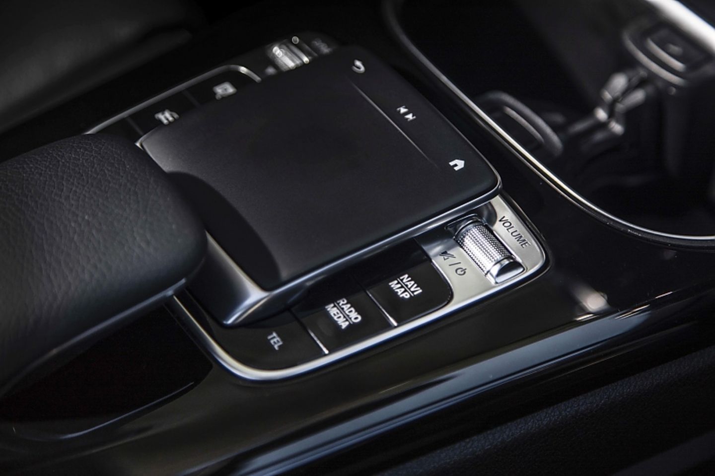 Mercedes A 220 4matic - die Bedienung ist gut. Das Touchpad braucht kein Mensch