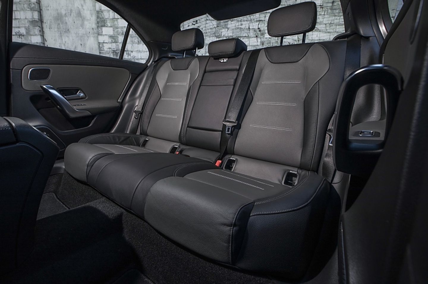 Mercedes A 220 4matic - mäßiges Platzangebot im Fond