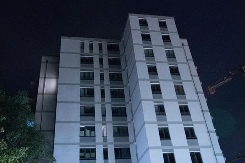 Aus diesem Wohnhaus in Berlin stürzten der Mann und das neun Monate alte Baby