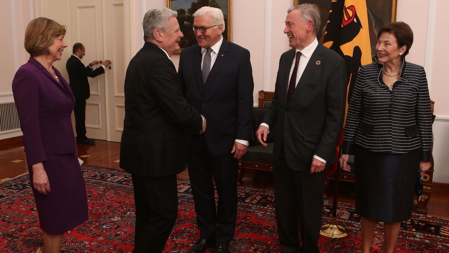 Die Altbundespräsidenten Joachim Gauck und Horst Köhler bei ihrem Nachfolger Frank-Walter Steinmeier