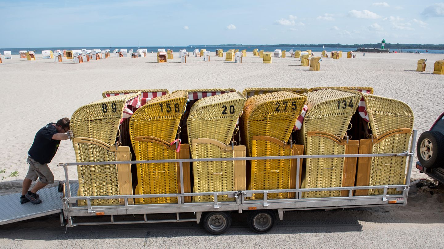 Ostsee Strandkörbe Herbstanfang