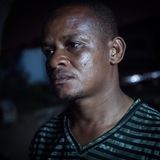 Masoud Umaru, 22, Wiederkehrer  "Vor ein paar Jahren habe ich es schon mal versucht - und strandete in Libyen. Damals brach dort der Bürgerkrieg aus. Man wollte uns in Lager stecken. Da bin ich lieber wieder zurück, durch die Sahara nach Ghana. Aber hier hat sich für mich seit dem nichts ergeben; ich wohne zusammen mit meiner Mutter, und die ist krank, braucht meine Unterstützung. Ich will auf jeden Fall wieder los, sobald ich genug Geld gespart habe. Und wenn ich im Meer ertrinke, das ist dann eben so. Ich glaube: Die meisten schaffen es. In den Nachrichten zeigen sie doch nur die Unfälle."