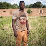 Lukman Sulemana, 26      "Vor drei Jahren habe ich mich entschlossen. In zwei Monaten werde ich aufbrechen. Ich kann es kaum noch abwarten. Endlich passiert etwas. Die Tour führt über Niger nach Libyen und von dort übers Meer nach Italien. Ich will nach Deutschland. Ich habe schon gehört, die Deutschen mögen die Migranten nicht, vor allem Leute aus Afrika. Aber das ist mir egal. Es gibt ja andere Afrikaner, die dort leben. In Deutschland kann man einen Beruf lernen und viel Geld verdienen."